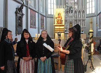 “Ich sehe dich in tausend Bildern” – Fränkisches Mariensingen in der Ritterkapelle