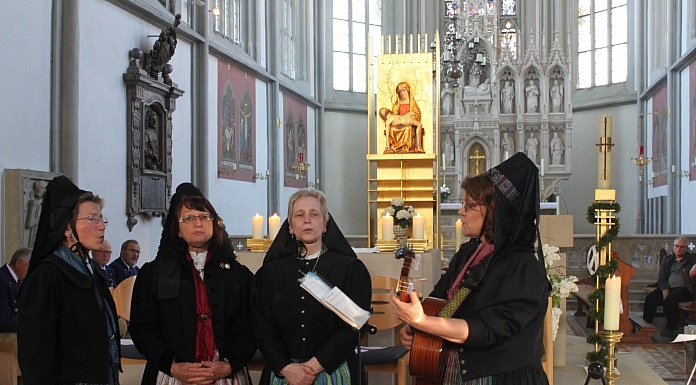 “Ich sehe dich in tausend Bildern” – Fränkisches Mariensingen in der Ritterkapelle
