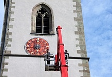 Kirchturmuhr der Stadtpfarrkirche generalüberholt