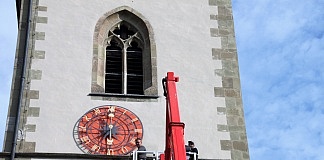 Kirchturmuhr der Stadtpfarrkirche generalüberholt