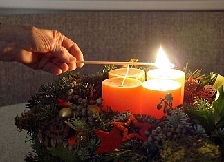 Texte zum Entzünden der Kerzen am Adventskranz