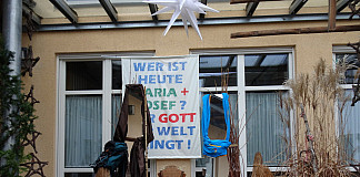 Eine besondere Krippe im Pfarrhof