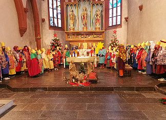 “Kinder helfen Kindern” – Sternsingeraktion 2023 in Haßfurt