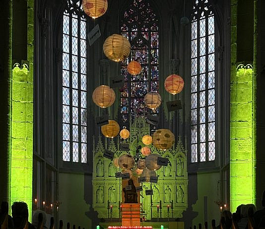 eXtra-Lebensfaden: Eine Installation in der Fastenzeit