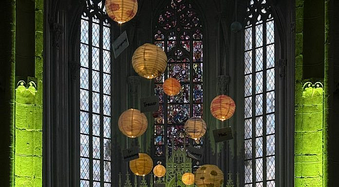 eXtra-Lebensfaden: Eine Installation in der Fastenzeit